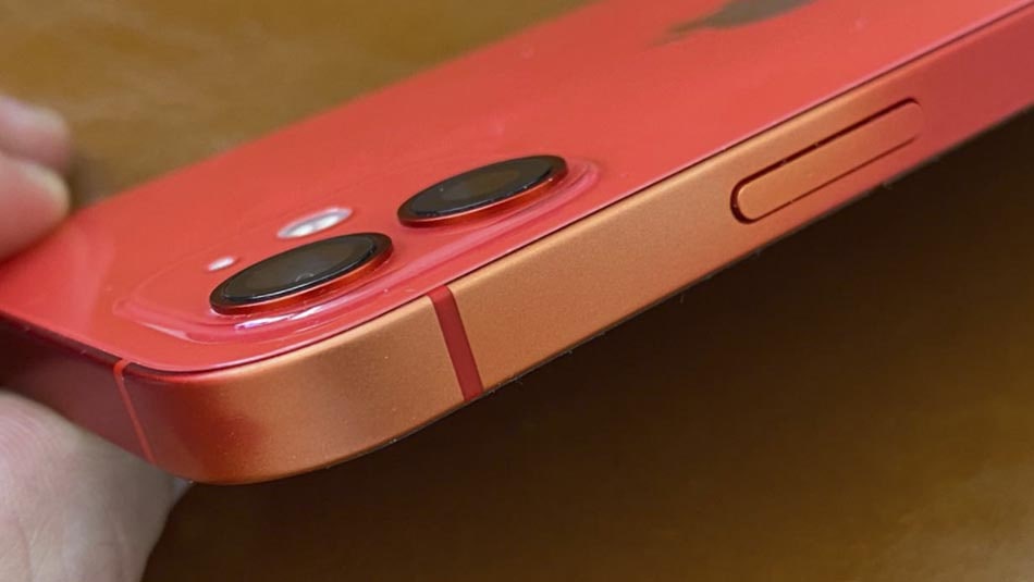 iphone product red con color desgastado